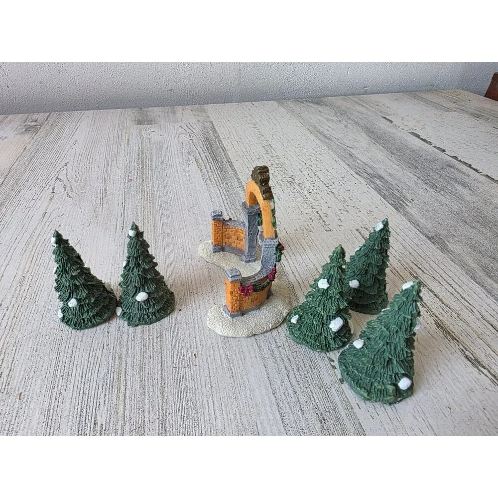 Village tree entrance Xmas decor‎ mini trees